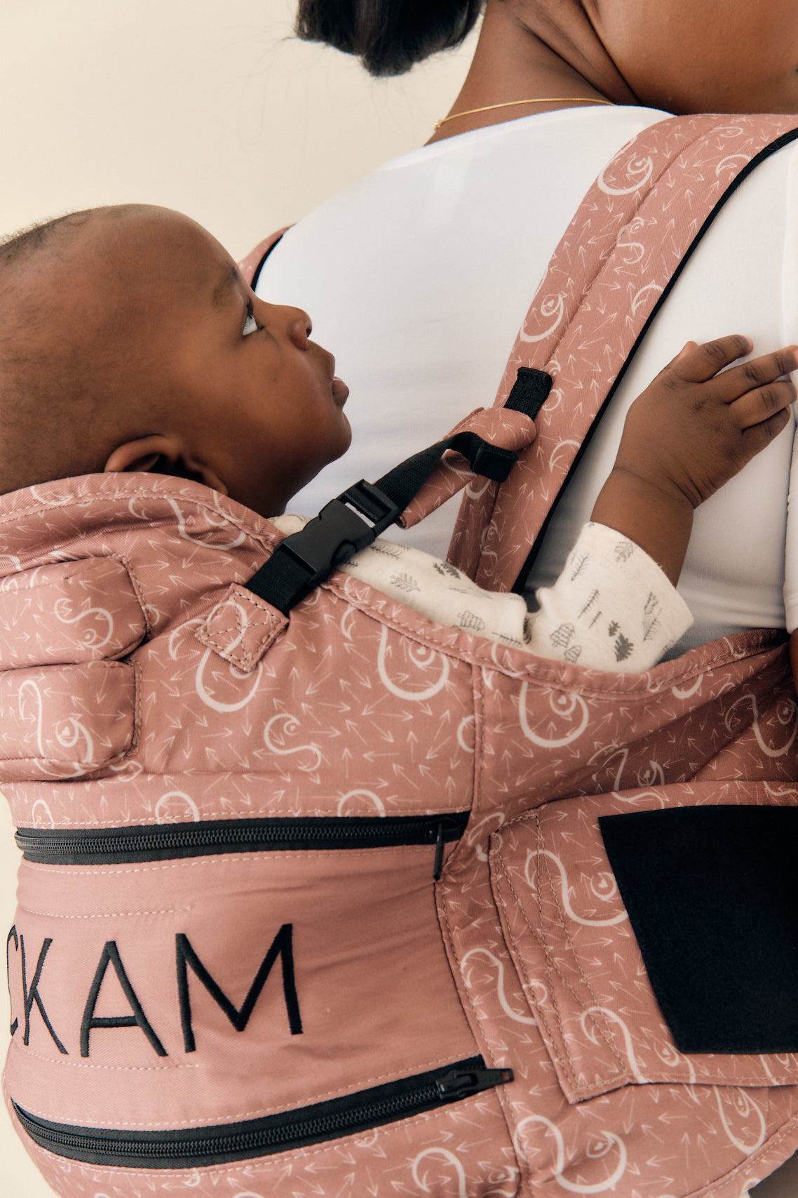 BACKAM BABY CARRIER - DIAGONAL DETAIL